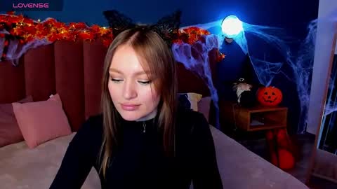 Evelyn online show from 10/24/25, 01:35