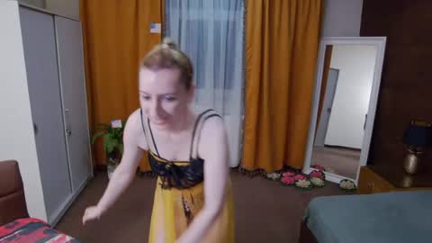 Snapshot of evelynreagan chatting on 06/27/26, 06:18 evelynreagan online show from 06/27/26, 06:18