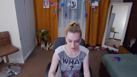 Snapshot of evelynreagan chatting on 07/06/26, 05:59 evelynreagan online show from 07/06/26, 05:59