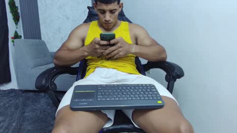 luis online show from 10/17/25, 04:42