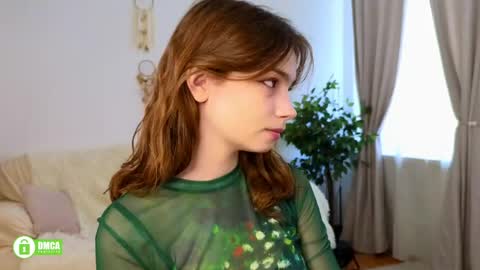 Snapshot of evi_brook chatting on 05/06/26, 12:21 evi_brook online show from 05/06/26, 12:21