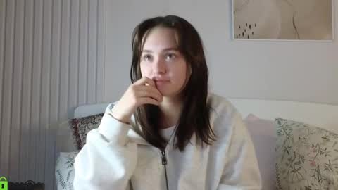 evi_woow online show from 12/03/24, 08:39