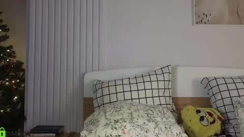 evi_woow online show from 12/11/24, 07:57