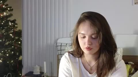 evi_woow online show from 12/28/24, 07:01