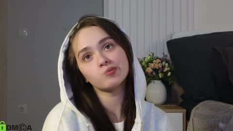 evi_woow online show from 01/31/25, 10:10