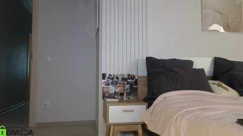 evi_woow online show from 02/04/25, 06:49