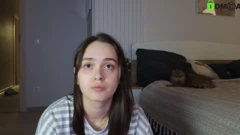 evi_woow online show from 03/04/25, 11:43