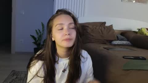 evi_woow online show from 09/08/25, 09:47