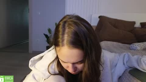 evi_woow online show from 09/21/25, 12:34