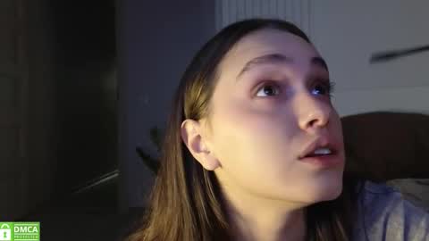 evi_woow online show from 10/17/25, 09:39