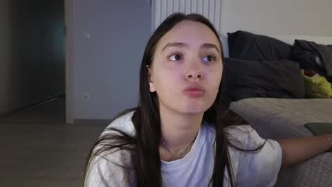 evi_woow online show from 03/24/26, 01:21