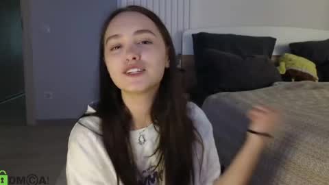 evi_woow online show from 04/05/26, 10:18