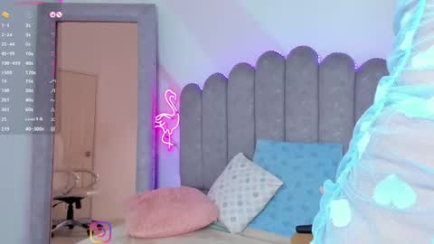 My name is Evie  nice to meet you  really get to know me better private is open  online show from 11/19/25, 12:10