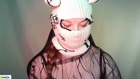 Renesme White Im here from Monday to Friday online show from 05/18/26, 04:07