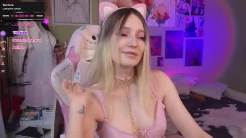 Evie online show from 02/18/25, 04:26