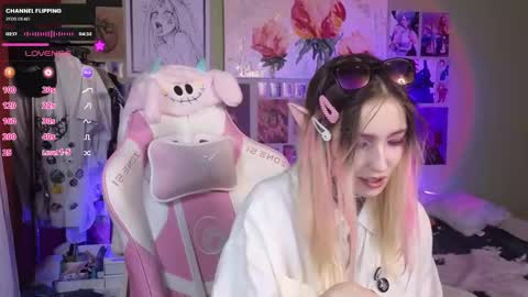 Evie online show from 02/19/25, 01:18