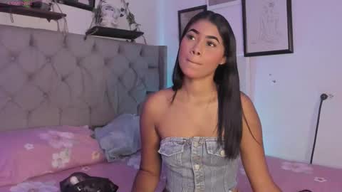 Snapshot of evieh1_ chatting on 09/26/25, 03:21 Ivi Alejandra  online show from 09/26/25, 03:21