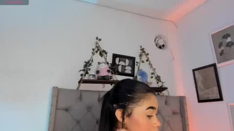 Snapshot of evieh1_ chatting on 10/22/25, 10:42 Ivi Alejandra  online show from 10/22/25, 10:42