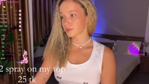 Snapshot of evielina chatting on 05/19/26, 11:44 evielina online show from 05/19/26, 11:44
