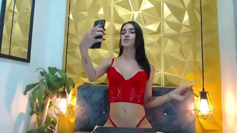 Snapshot of evil_annie chatting on 01/09/25, 11:02 Annie online show from 01/09/25, 11:02