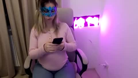 Snapshot of evil_goddesx chatting on 03/04/25, 11:11 alesia online show from 03/04/25, 11:11