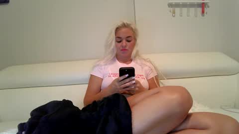 Snapshot of evillers1 chatting on 12/14/24, 01:17 Badblondebunny online show from 12/14/24, 01:17