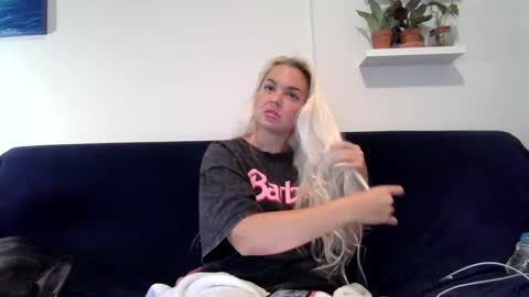 Snapshot of evillers1 chatting on 01/03/25, 02:32 Badblondebunny online show from 01/03/25, 02:32