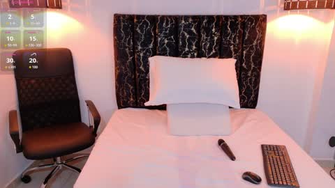 evvaa_moon online show from 04/01/26, 12:39