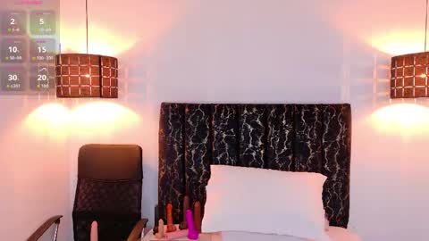 evvaa_moon online show from 04/18/26, 12:31