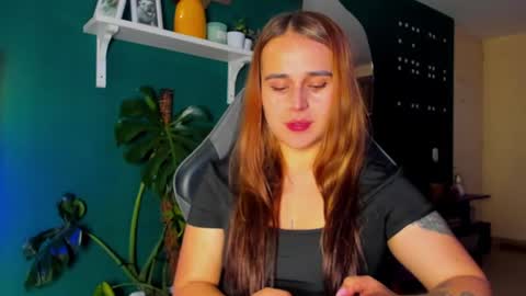 Snapshot of evy_orange1 chatting on 06/16/26, 01:30 EVY online show from 06/16/26, 01:30