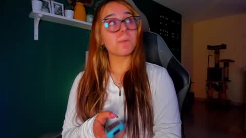 Snapshot of evy_orange1 chatting on 07/02/26, 02:55 EVY online show from 07/02/26, 02:55