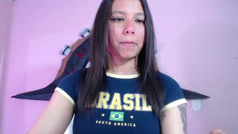 Snapshot of evybubbles_ chatting on 10/21/25, 04:51 Im Evy online show from 10/21/25, 04:51