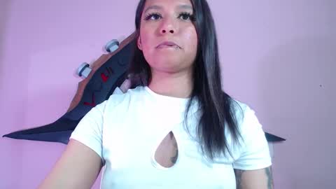 Snapshot of evybubbles_ chatting on 10/23/25, 03:44 Im Evy online show from 10/23/25, 03:44