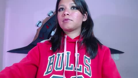 Snapshot of evybubbles_ chatting on 11/23/25, 01:38 Im Evy online show from 11/23/25, 01:38