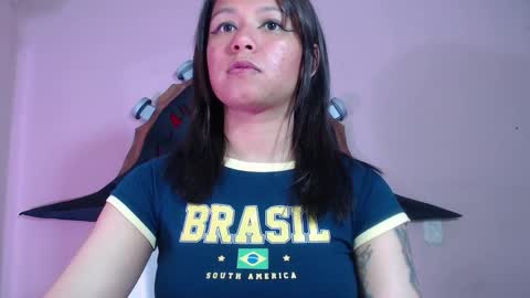 Snapshot of evybubbles_ chatting on 11/25/25, 03:56 Im Evy online show from 11/25/25, 03:56