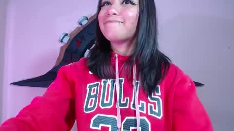 Snapshot of evybubbles_ chatting on 11/29/25, 12:13 Im Evy online show from 11/29/25, 12:13