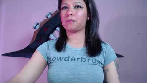 Snapshot of evybubbles_ chatting on 11/30/25, 12:14 Im Evy online show from 11/30/25, 12:14