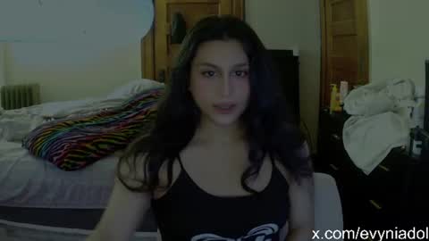 Snapshot of evyniadoll chatting on 07/28/26, 03:21 Avelyn Evynia online show from 07/28/26, 03:21