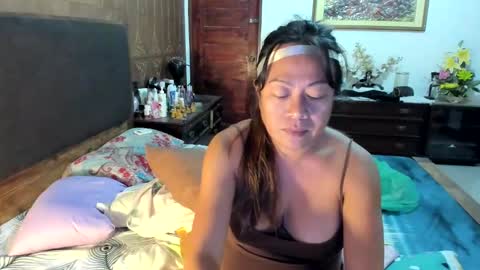 Snapshot of exotic_angel69 chatting on 12/16/24, 02:57 voloptous mommy angel online show from 12/16/24, 02:57