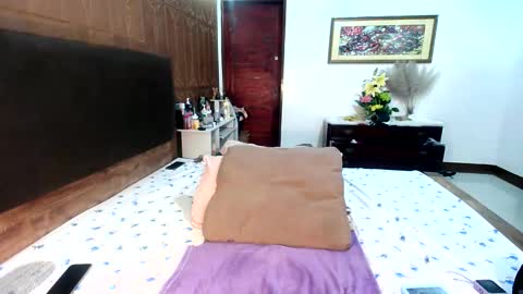 Snapshot of exotic_angel69 chatting on 10/11/25, 02:55 voloptous mommy angel online show from 10/11/25, 02:55