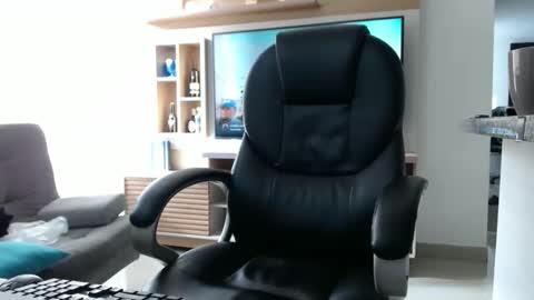 Snapshot of exotic_dude chatting on 01/09/26, 01:25 camilo online show from 01/09/26, 01:25