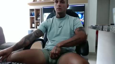 Snapshot of exotic_dude chatting on 03/18/26, 01:36 camilo online show from 03/18/26, 01:36