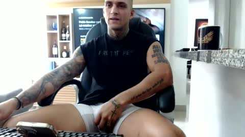 Snapshot of exotic_dude chatting on 07/05/26, 02:57 camilo online show from 07/05/26, 02:57