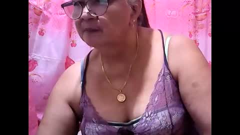 Snapshot of exotic_mom2024 chatting on 02/20/25, 01:57 exotic_mom2024 online show from 02/20/25, 01:57