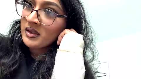 exoticforeignbaby online show from 10/31/25, 09:38