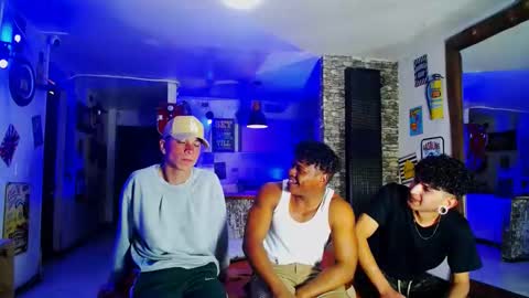 extrangers online show from 01/04/25, 12:05