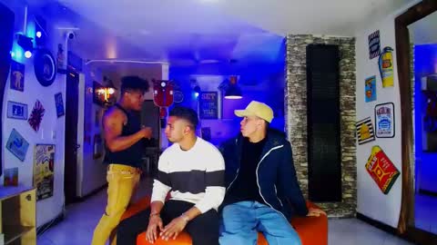 extrangers online show from 01/06/25, 12:02