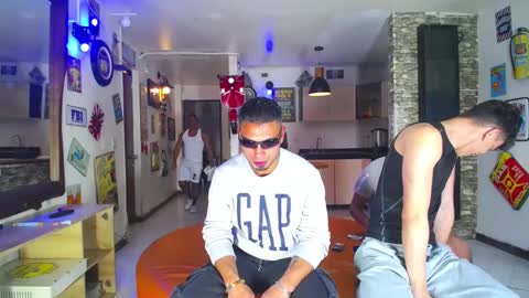 extrangers online show from 01/31/25, 12:07