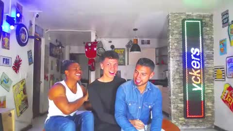 extrangers online show from 02/08/25, 12:06