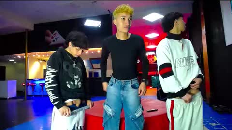 extrangers online show from 10/06/25, 12:13